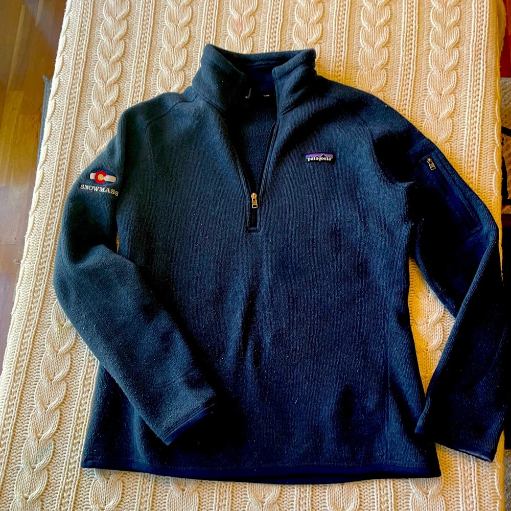 Womens Navy Patagonia pullover with “snowmass” arm logo